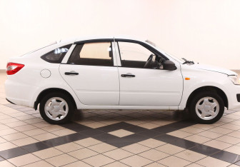 Подержанный автомобиль LADA (ВАЗ) Granta Liftback 2014 года (4 фото)