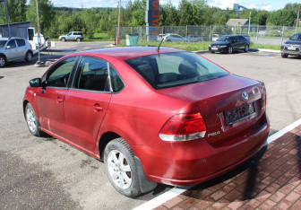 Подержанный автомобиль Volkswagen Polo Sedan 2012 года (5 фото)