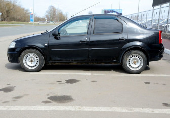 Подержанный автомобиль Renault Logan Sedan 2011 года (8 фото)