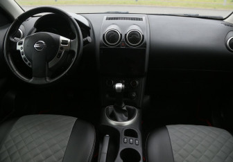 Подержанный автомобиль Nissan Qashqai 2012 года (12 фото)