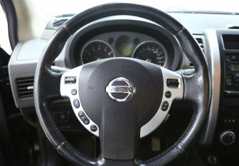 Подержанный автомобиль Nissan X-Trail 2007 года (10 фото)