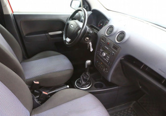 Подержанный автомобиль Ford Fusion 2008 года (7 фото)