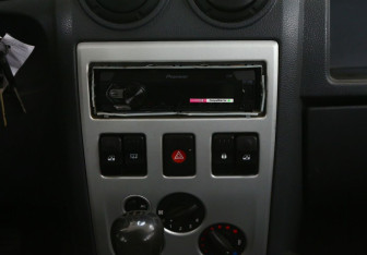 Подержанный автомобиль Renault Logan Sedan 2006 года (10 фото)