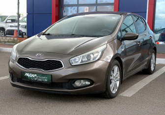 Подержанный автомобиль Kia Ceed Hatchback 2014 года (3 фото)