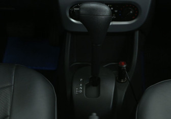 Подержанный автомобиль Renault Sandero 2014 года (13 фото)