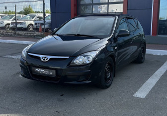 Подержанный автомобиль Hyundai i30 Hatchback 2009 года (8 фото)
