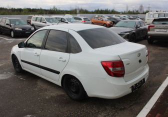 Подержанный автомобиль LADA (ВАЗ) Granta Sedan 2015 года (5 фото)