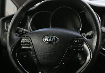 Подержанный автомобиль Kia Ceed Hatchback 2014 года (16 фото)