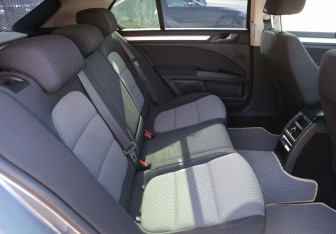 Подержанный автомобиль Skoda Superb Liftback 2011 года (11 фото)