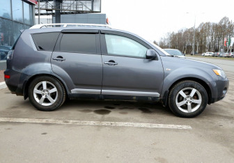 Подержанный автомобиль Mitsubishi Outlander 2008 года (7 фото)