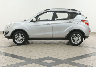 Подержанный автомобиль Changan CS35 2014 года (7 фото)