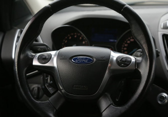 Подержанный автомобиль Ford Kuga 2013 года (15 фото)