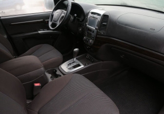 Подержанный автомобиль Hyundai Santa Fe 2010 года (9 фото)