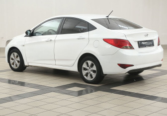 Подержанный автомобиль Hyundai Solaris Sedan 2015 года (2 фото)