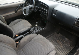 Подержанный автомобиль Volkswagen Passat Sedan 1988 года (9 фото)
