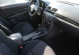 Подержанный автомобиль Mazda 3 Hatchback 2006 года (9 фото)