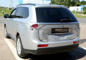 Подержанный автомобиль Mitsubishi Outlander 2013 года (4 фото)