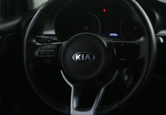 Подержанный автомобиль Kia Rio Sedan 2018 года (15 фото)