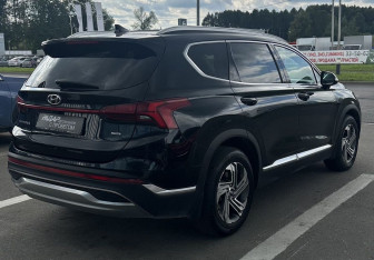 Подержанный автомобиль Hyundai Santa Fe 2021 года (4 фото)