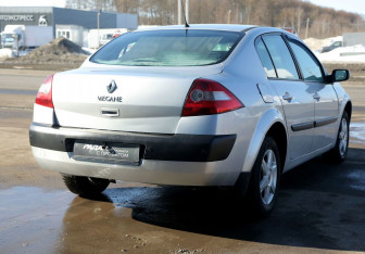 Подержанный автомобиль Renault Megane Sedan 2005 года (6 фото)