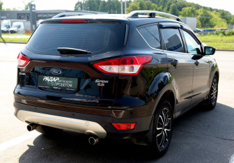 Подержанный автомобиль Ford Kuga 2016 года (6 фото)