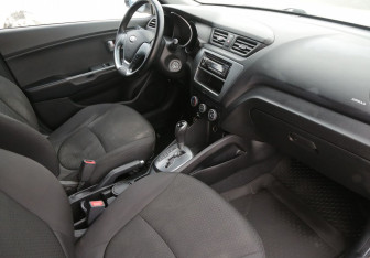 Подержанный автомобиль Kia Rio Sedan 2015 года (9 фото)