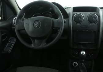 Подержанный автомобиль Renault Duster 2016 года (14 фото)