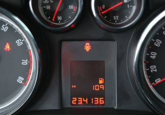 Подержанный автомобиль Opel Mokka 2014 года (17 фото)