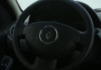 Подержанный автомобиль Renault Duster 2013 года (16 фото)
