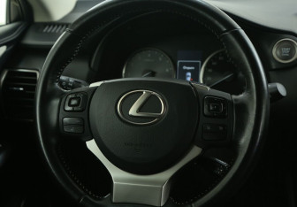 Подержанный автомобиль Lexus NX 2017 года (16 фото)