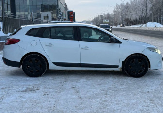 Подержанный автомобиль Renault Megane Wagon 2009 года (8 фото)
