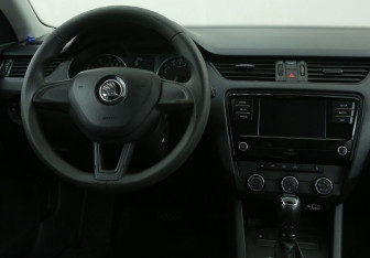 Подержанный автомобиль Skoda Octavia Liftback 2018 года (14 фото)
