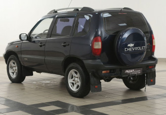 Подержанный автомобиль Chevrolet Niva 2005 года (2 фото)