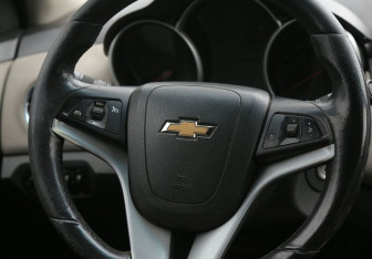 Подержанный автомобиль Chevrolet Cruze Sedan 2011 года (16 фото)