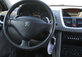 Подержанный автомобиль Peugeot 207 Hatchback 2008 года (14 фото)