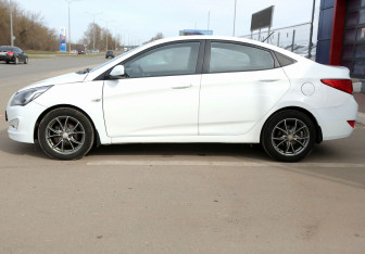 Подержанный автомобиль Hyundai Solaris Sedan 2015 года (8 фото)