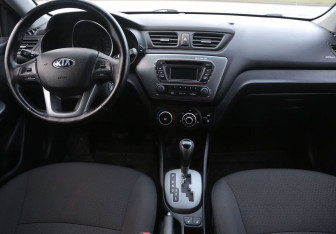 Подержанный автомобиль Kia Rio Sedan 2014 года (12 фото)