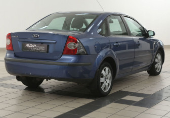 Подержанный автомобиль Ford Focus Sedan 2006 года (4 фото)