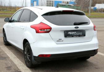 Подержанный автомобиль Ford Focus Hatchback 2017 года (4 фото)