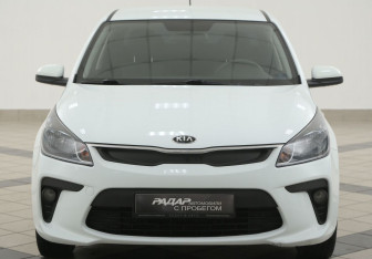 Подержанный автомобиль Kia Rio Sedan 2018 года (6 фото)