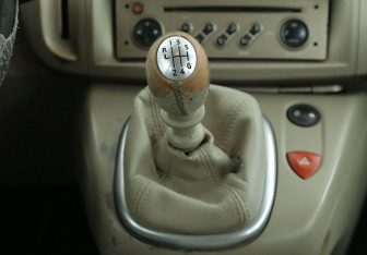 Подержанный автомобиль Renault Scenic 2009 года (15 фото)