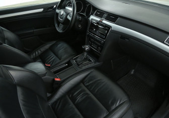 Подержанный автомобиль Skoda Superb Liftback 2011 года (9 фото)