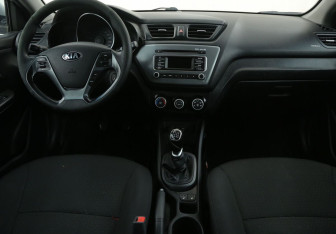 Подержанный автомобиль Kia Rio Sedan 2015 года (12 фото)