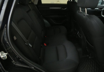 Подержанный автомобиль Mazda CX-5 2018 года (11 фото)