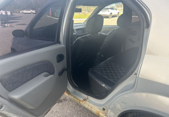 Подержанный автомобиль Renault Logan Sedan 2007 года (11 фото)