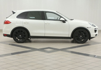Подержанный автомобиль Porsche Cayenne 2011 года (5 фото)