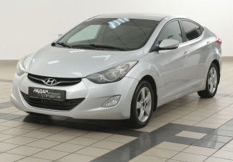 Подержанный автомобиль Hyundai Elantra Sedan 2012 года (7 фото)