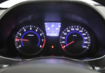 Подержанный автомобиль Hyundai Solaris Sedan 2013 года (12 фото)