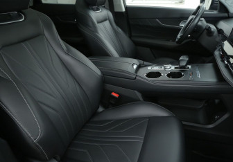 Подержанный автомобиль Changan UNI-K 2023 года (10 фото)