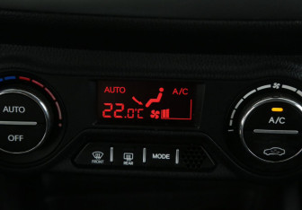 Подержанный автомобиль Kia Rio Sedan 2012 года (17 фото)